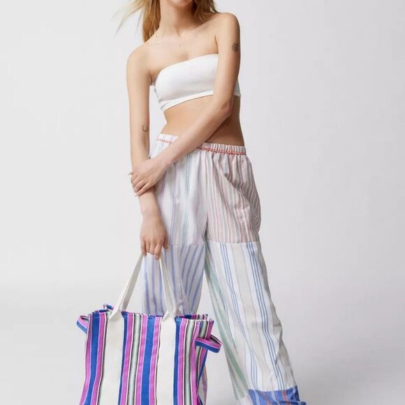 Urban Outfitters medium size Stripe tote bag with Removable strap - Picture 5 of 7